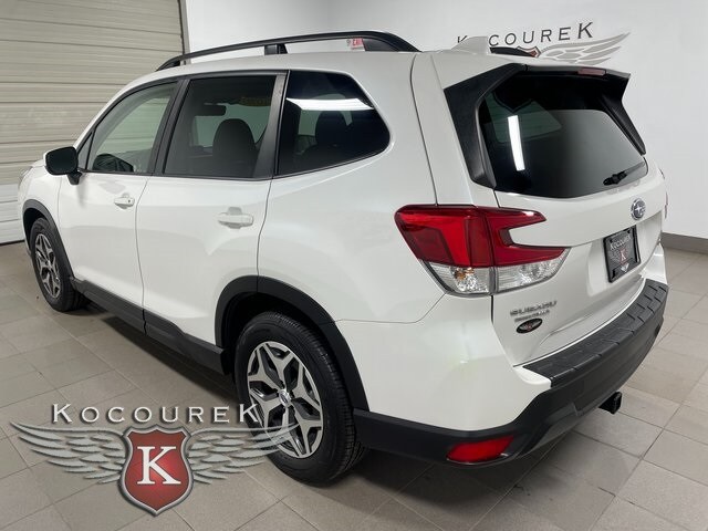 2020 Subaru Forester Premium photo 4