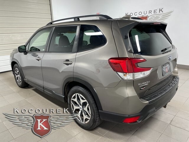 2020 Subaru Forester Premium photo 4