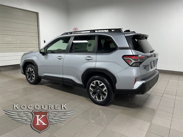 2025 Subaru Forester Premium photo 4