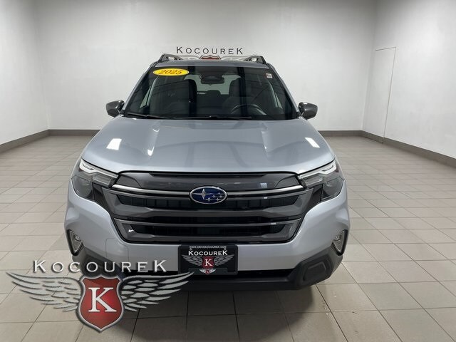 2025 Subaru Forester Premium photo 2