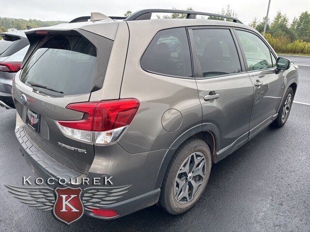 2020 Subaru Forester Premium photo 4
