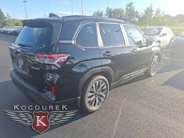 2025 Subaru Forester Touring photo 4