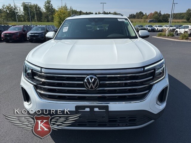 2024 Volkswagen Atlas SE Technology photo 2