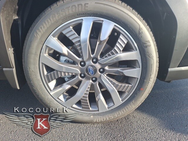 2025 Subaru Forester Touring photo 3
