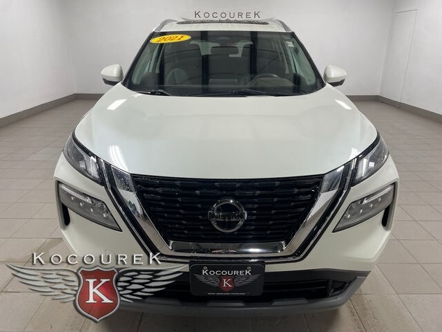 2021 Nissan Rogue SV photo 2