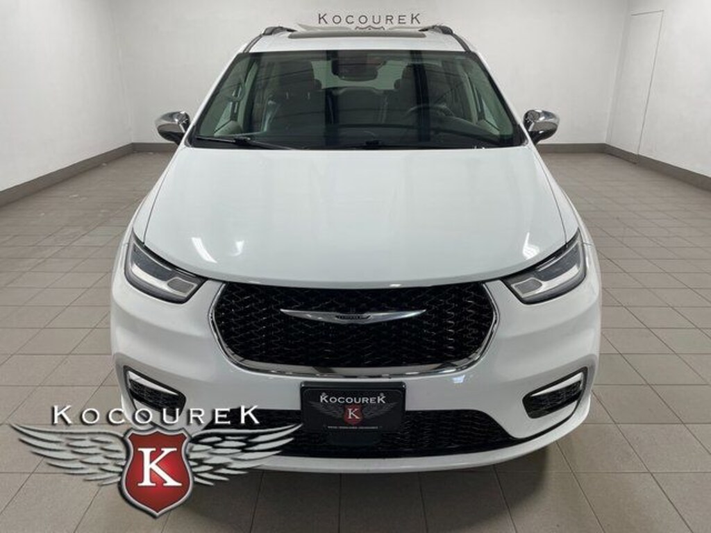 Used 2023 Chrysler Pacifica Limited Minivan/Van
