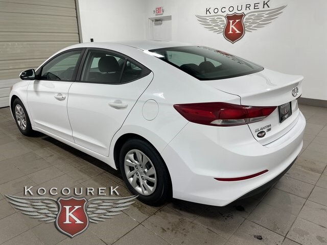 2017 Hyundai Elantra SE photo 4