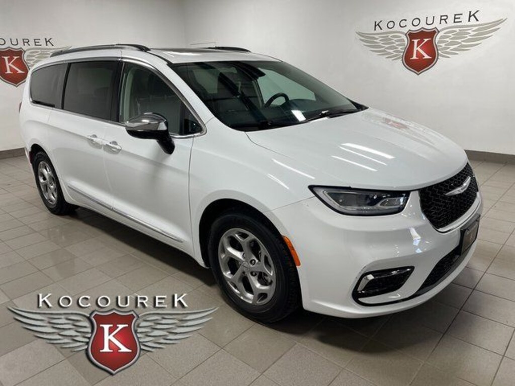 Used 2023 Chrysler Pacifica Limited Minivan/Van