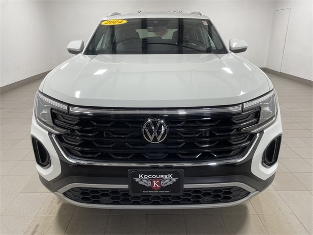 Used 2024 Volkswagen Atlas Cross Sport SE w/Tech with VIN 1V2HE2CA6RC218426 for sale in Wausau, WI