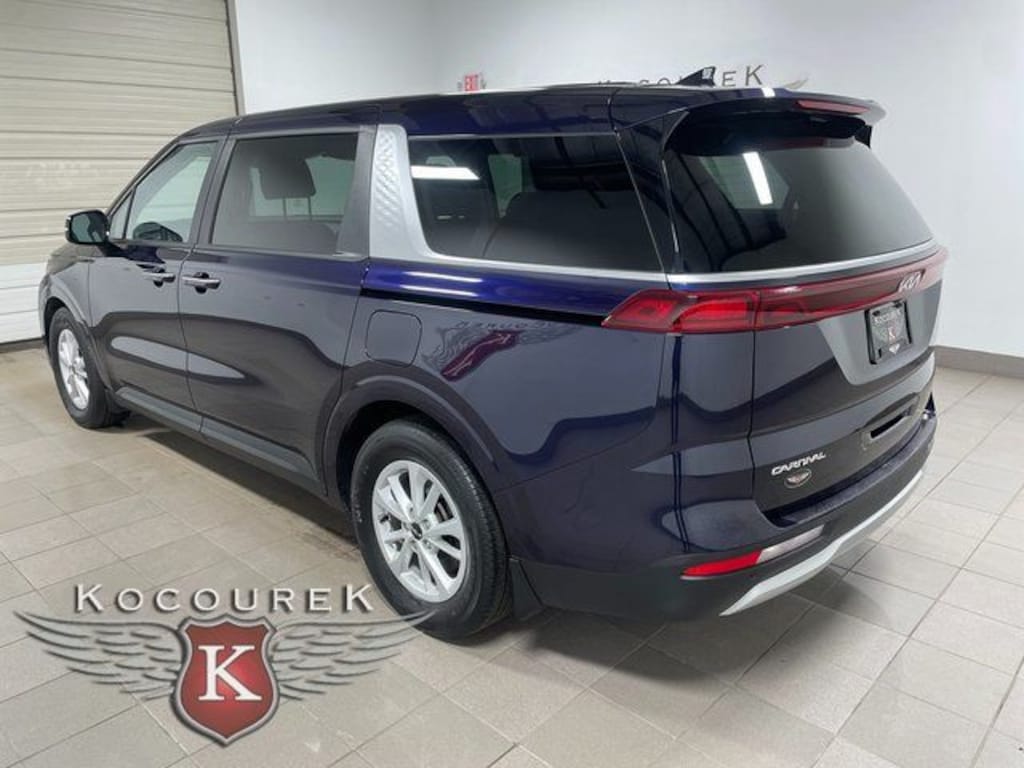 Used 2024 Kia Carnival LX Minivan/Van