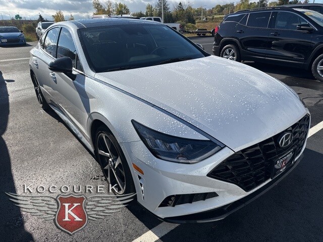 2022 Hyundai Sonata SEL Plus photo 3