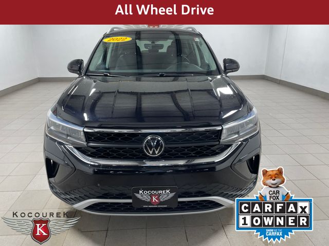 2022 Volkswagen Taos SE photo 2