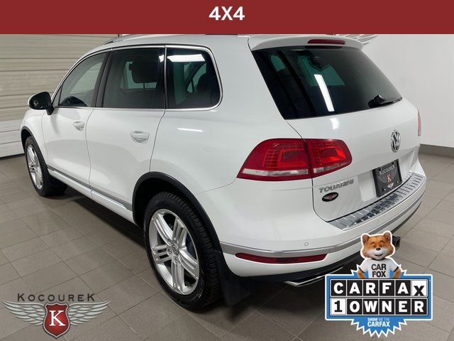 2015 Volkswagen Touareg TDI Executive photo 2