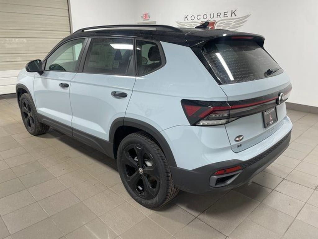 New 2026 Volkswagen Taos 1.5T SE Black SUV