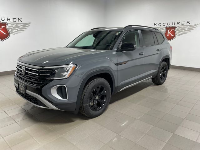 2025 Volkswagen Atlas Peak Edition SE photo 3