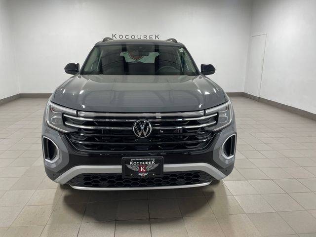 2025 Volkswagen Atlas Peak Edition SE photo 2