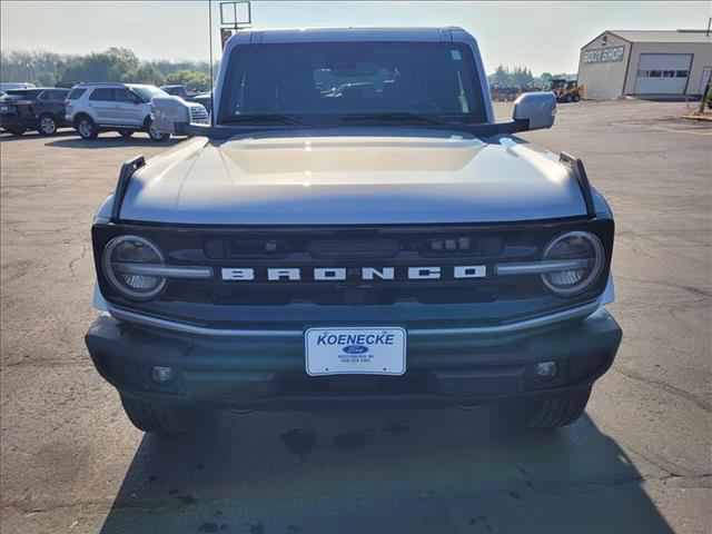 2022 Ford Bronco Outer Banks photo 2
