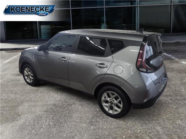 2024 Kia Soul LX photo 2