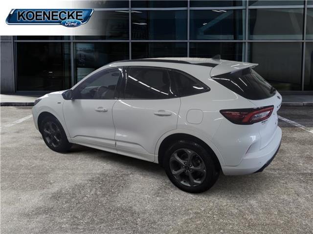2023 Ford Escape ST-Line photo 2