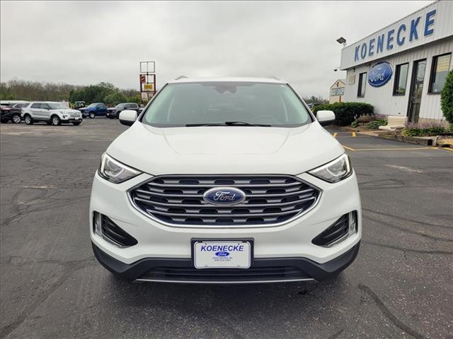 2022 Ford Edge SEL photo 2