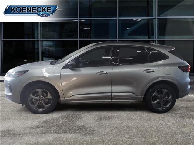 2023 Ford Escape ST-Line photo 2