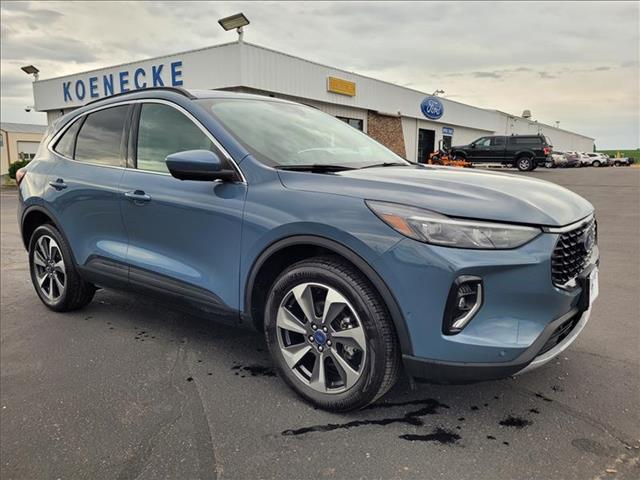 2023 Ford Escape Platinum photo 3