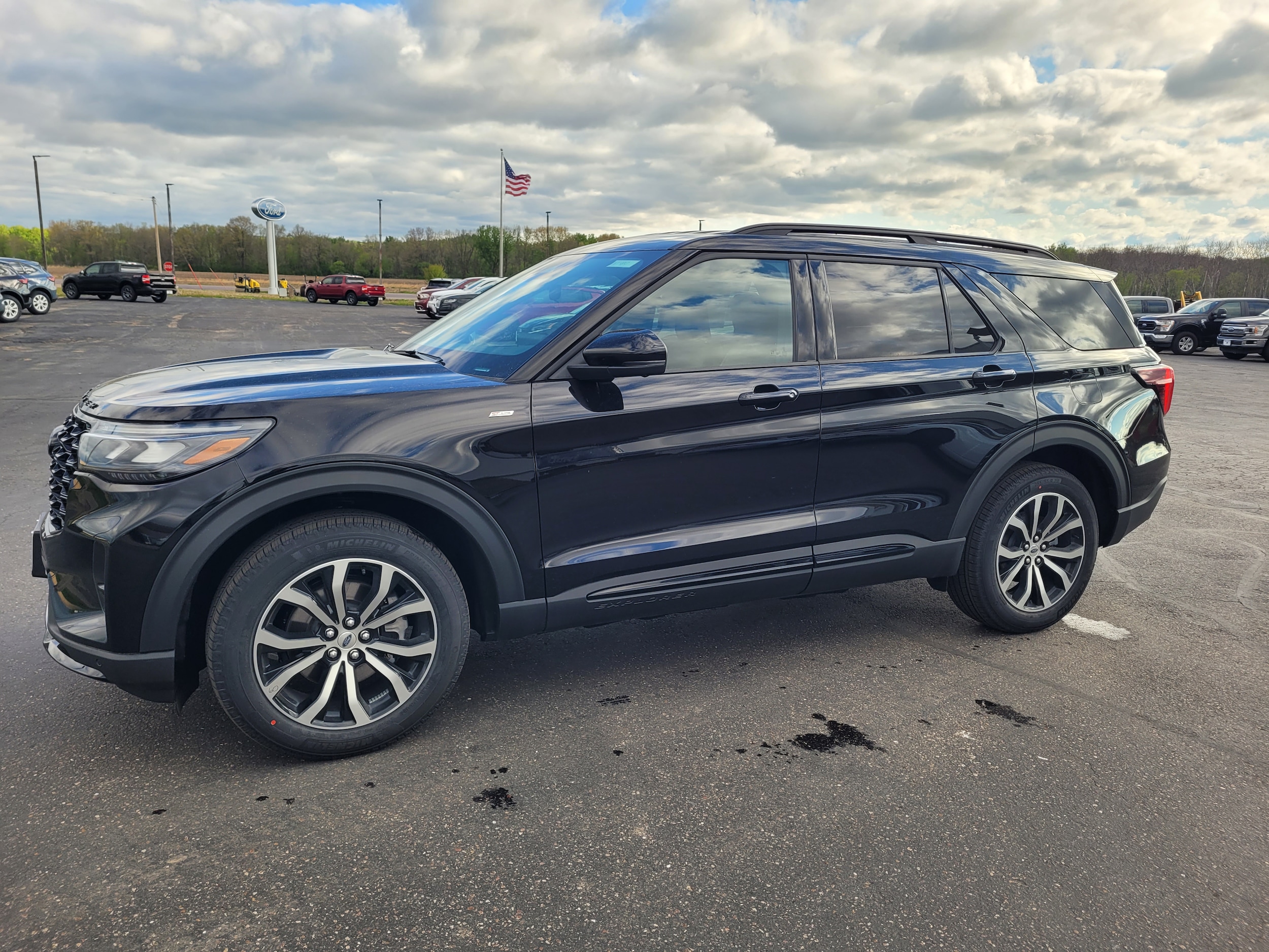 2026 Ford Explorer ST-LINE 4WD's photo