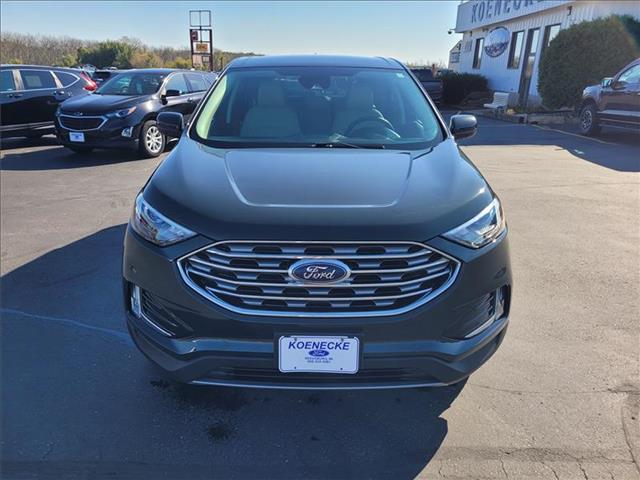 2022 Ford Edge SEL photo 2