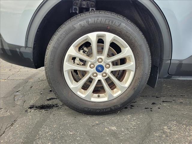 2022 Ford Escape SE photo 4