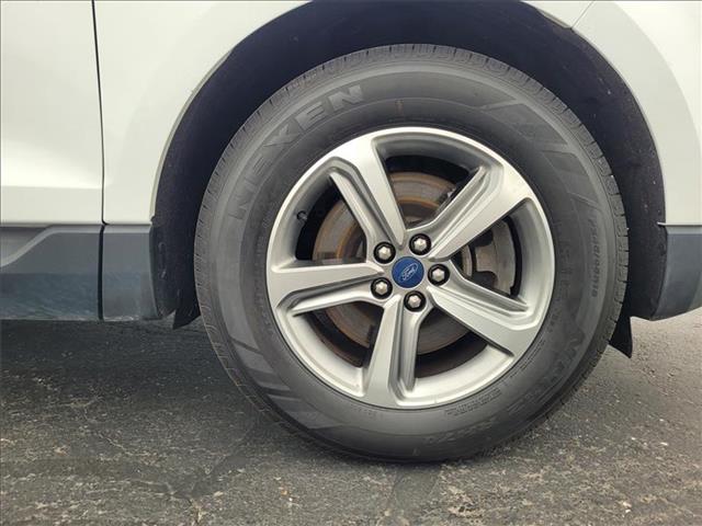2022 Ford Edge SEL photo 4
