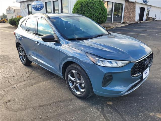 2023 Ford Escape ST-Line photo 2
