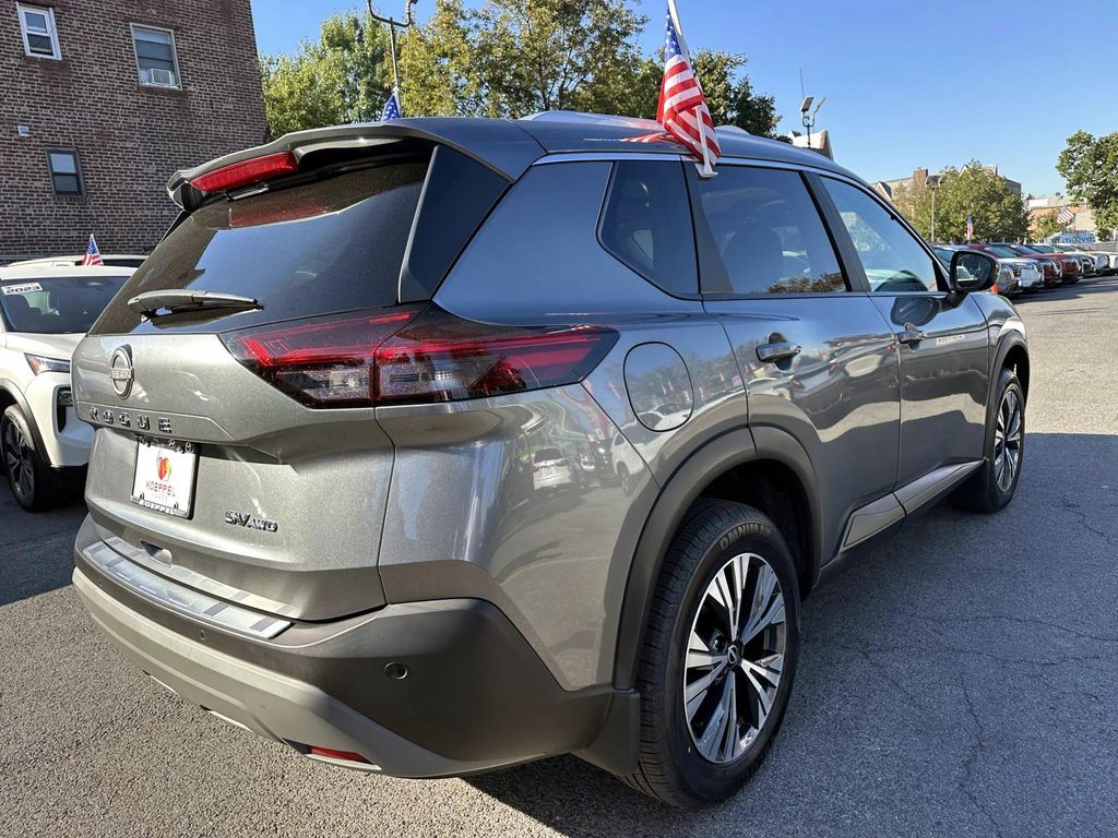 2023 Nissan Rogue SV photo 3