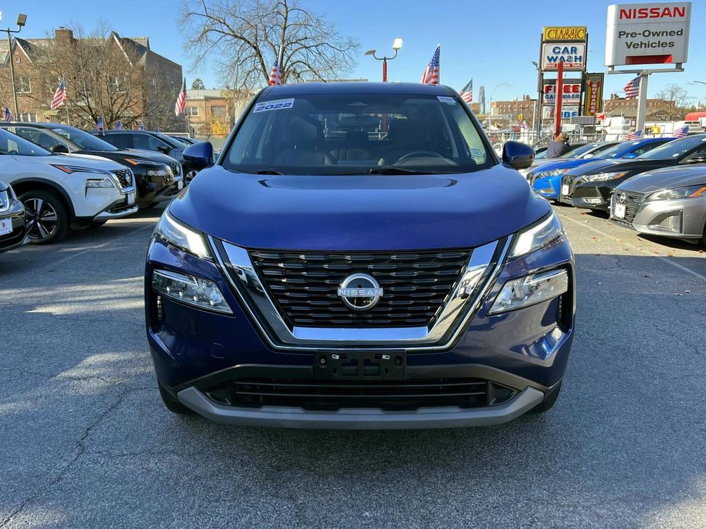2022 Nissan Rogue SV photo 2