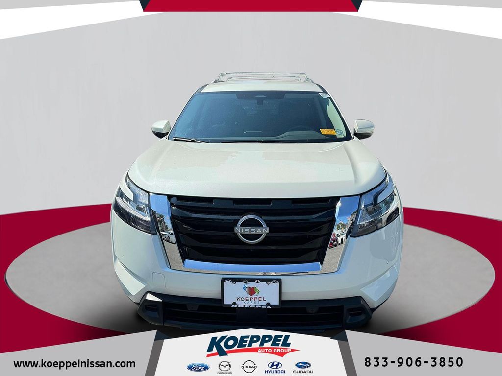 2024 Nissan Pathfinder SL photo 2