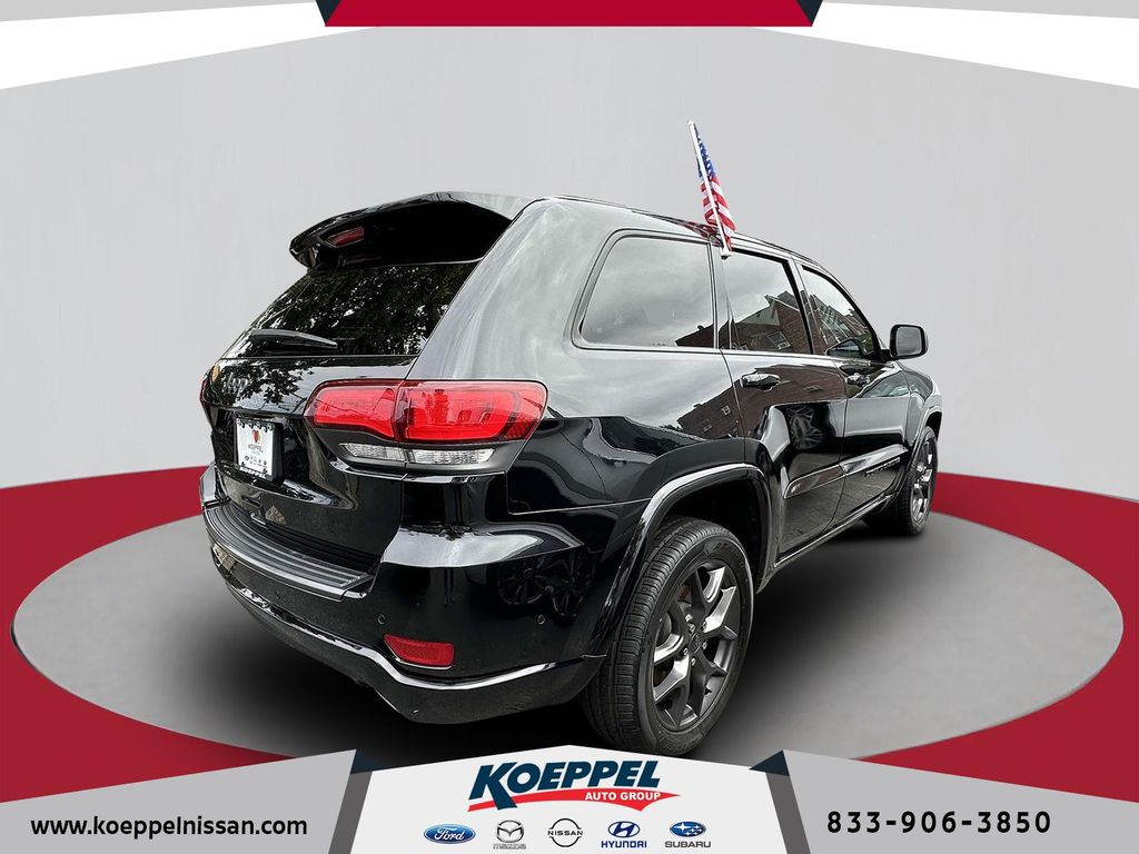 2021 Jeep Grand Cherokee Anniversary Edition photo 2