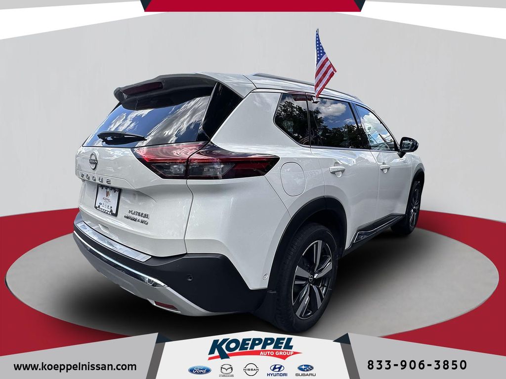 2022 Nissan Rogue Platinum photo 2