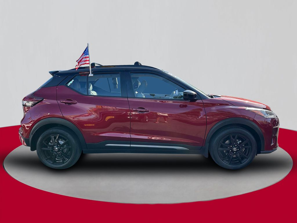 2021 Nissan Kicks SR photo 2