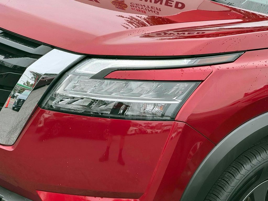 2022 Nissan Pathfinder SV photo 3