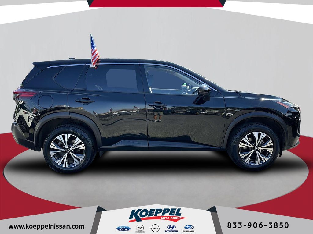 2021 Nissan Rogue SV photo 2