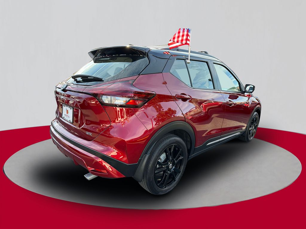 2021 Nissan Kicks SR photo 3