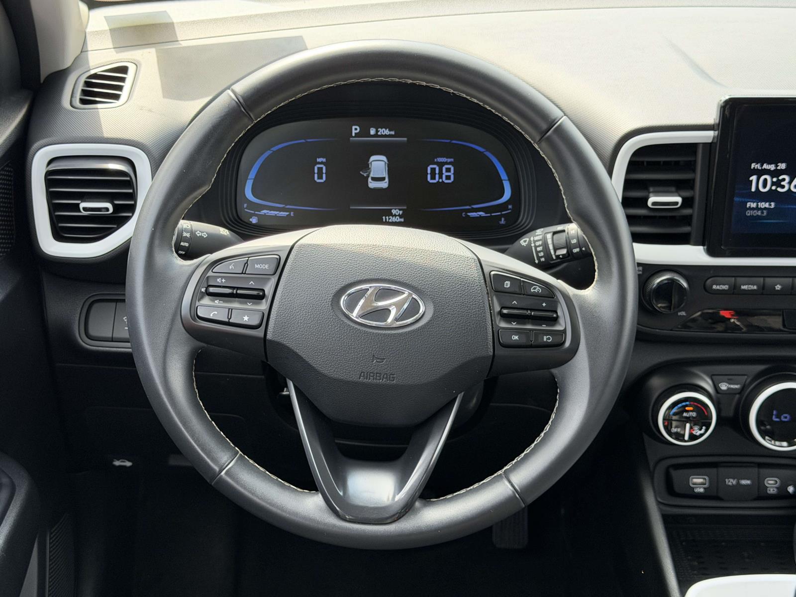 2023 Hyundai Venue Limited - Photo 14