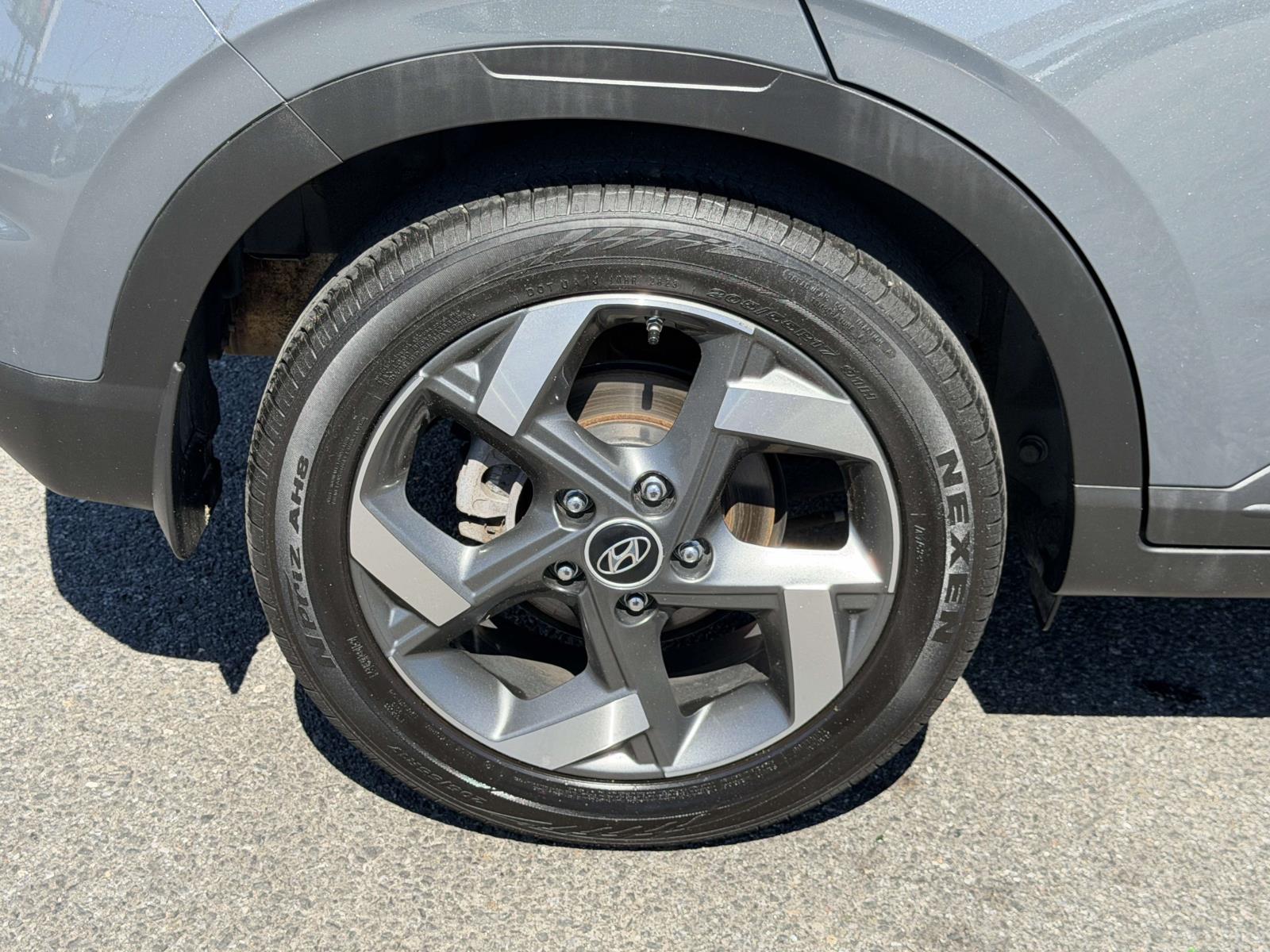 2023 Hyundai Venue SEL - Photo 8