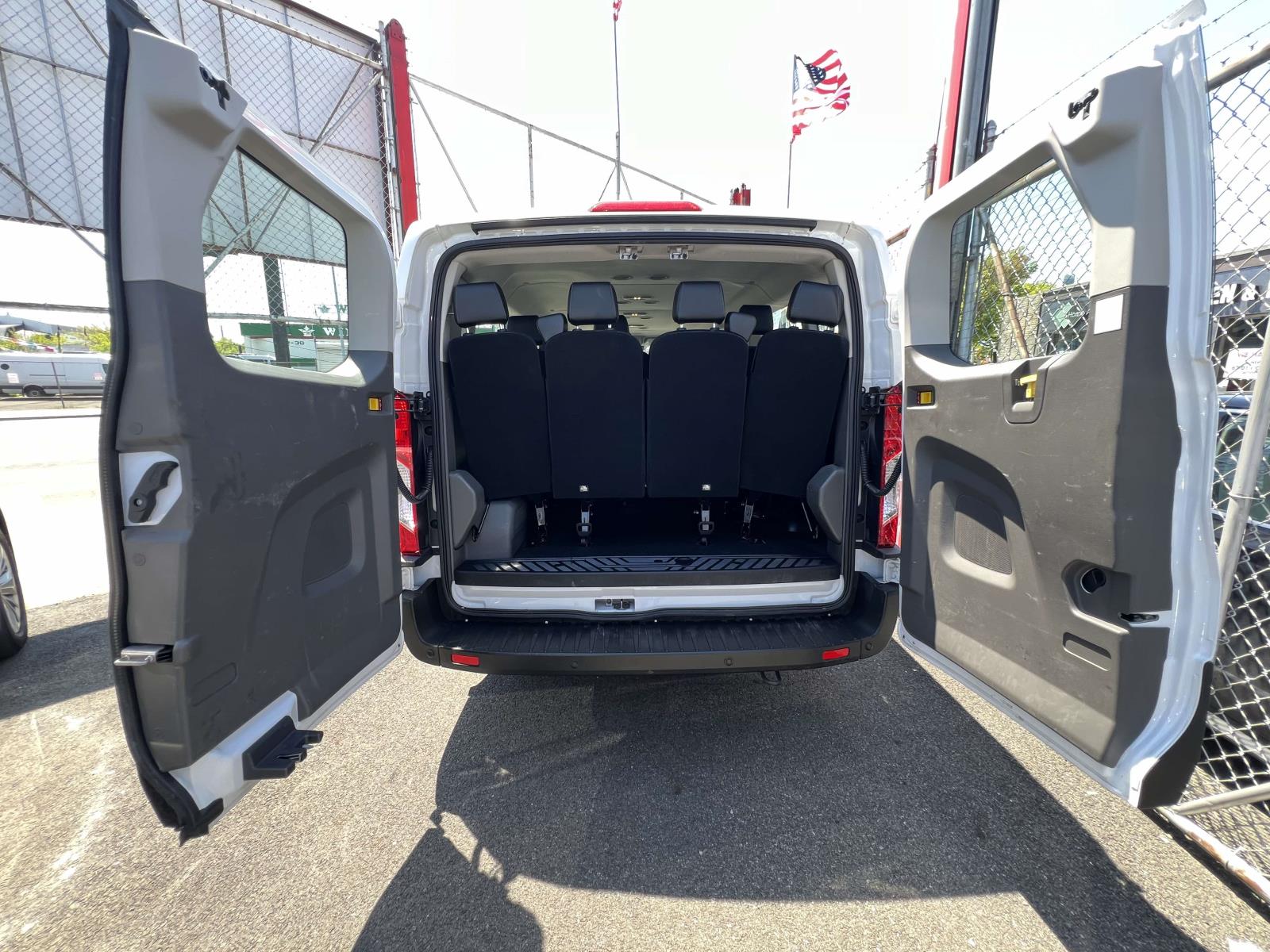 2024 Ford Transit Passenger Van XL - Photo 10