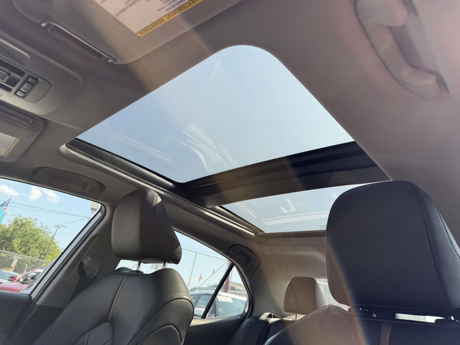 2019 Toyota Camry XLE - Photo 20