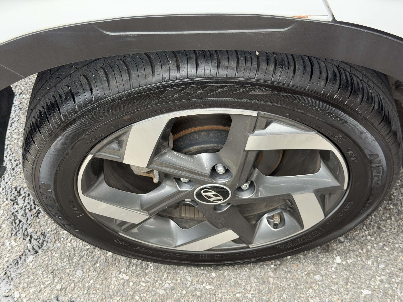 2023 Hyundai Venue SEL - Photo 7