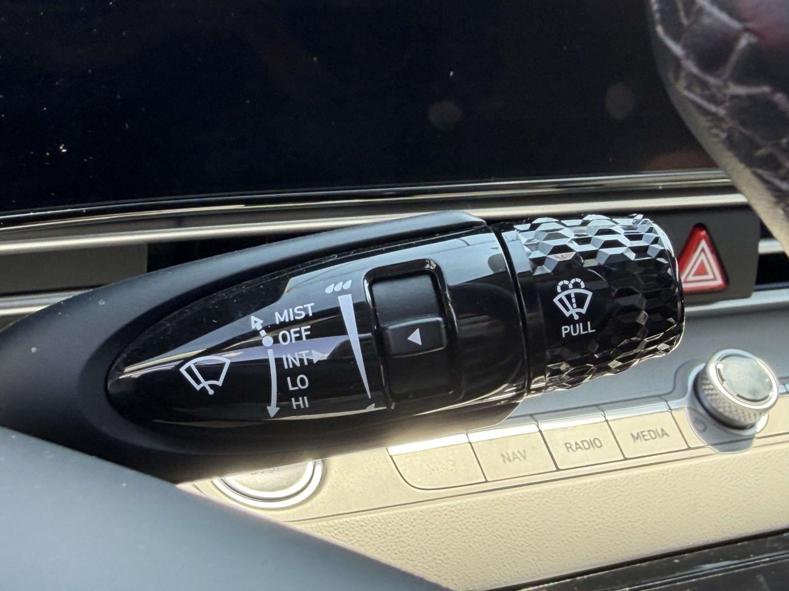 2024 Hyundai Elantra Limited - Photo 24