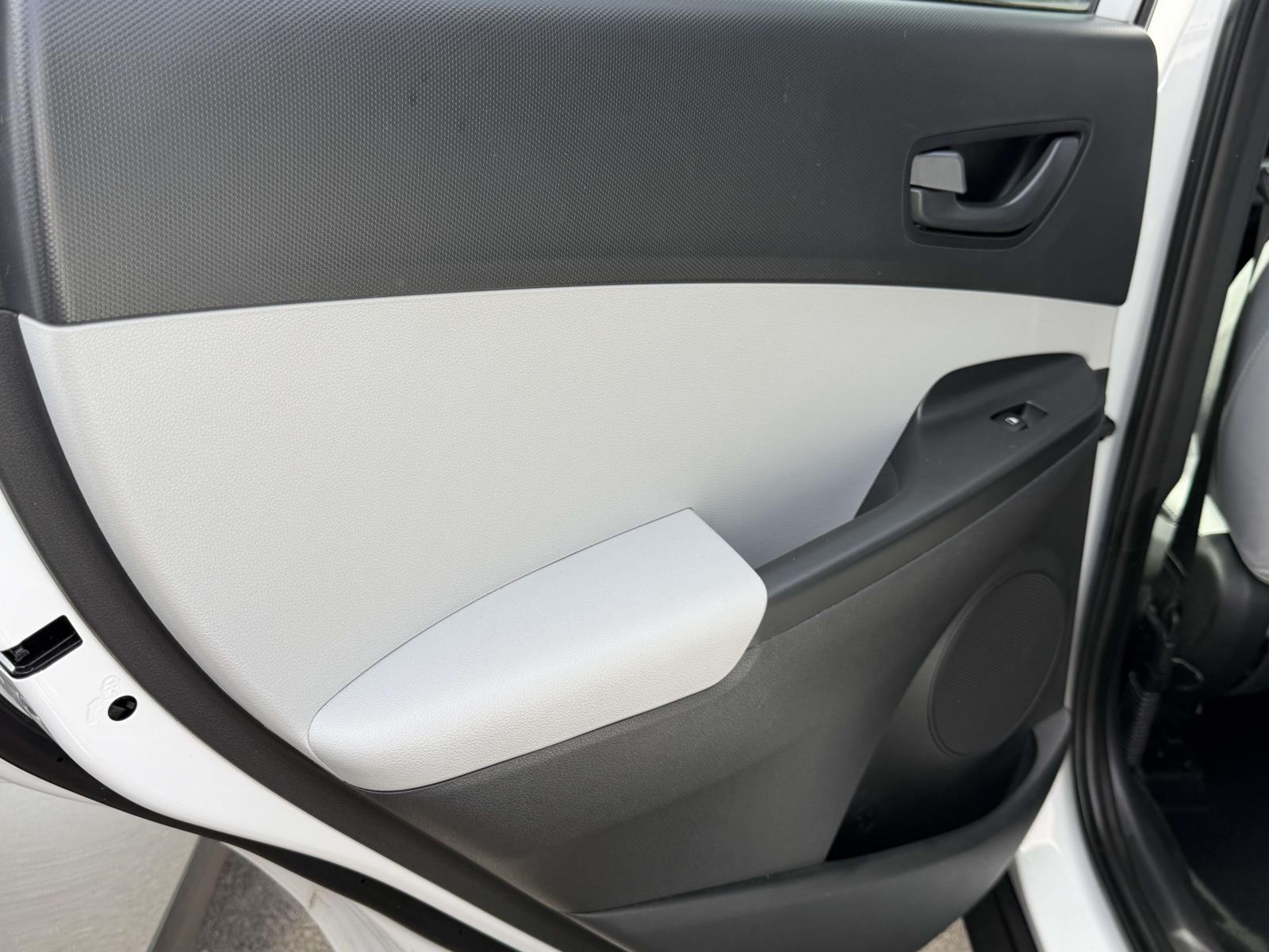 2023 Hyundai Kona SEL - Photo 11