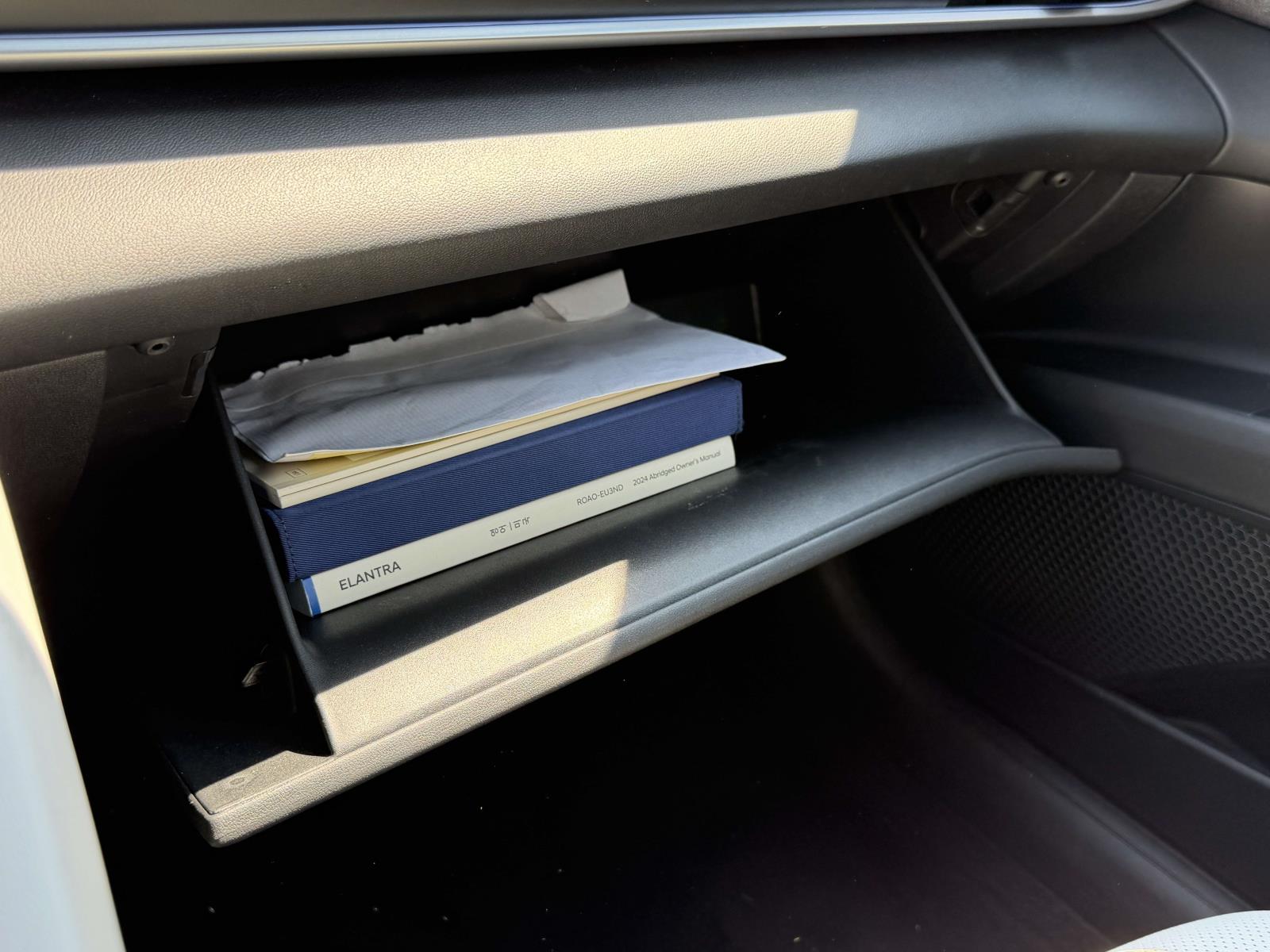 2024 Hyundai Elantra Limited - Photo 36