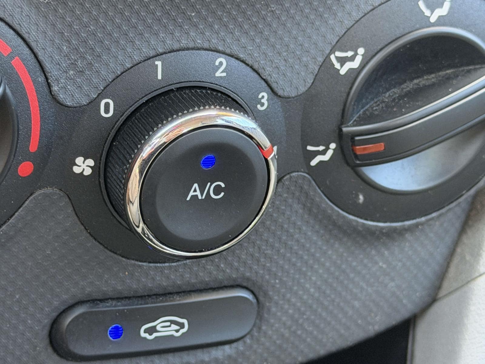 2013 Hyundai Accent GLS - Photo 32