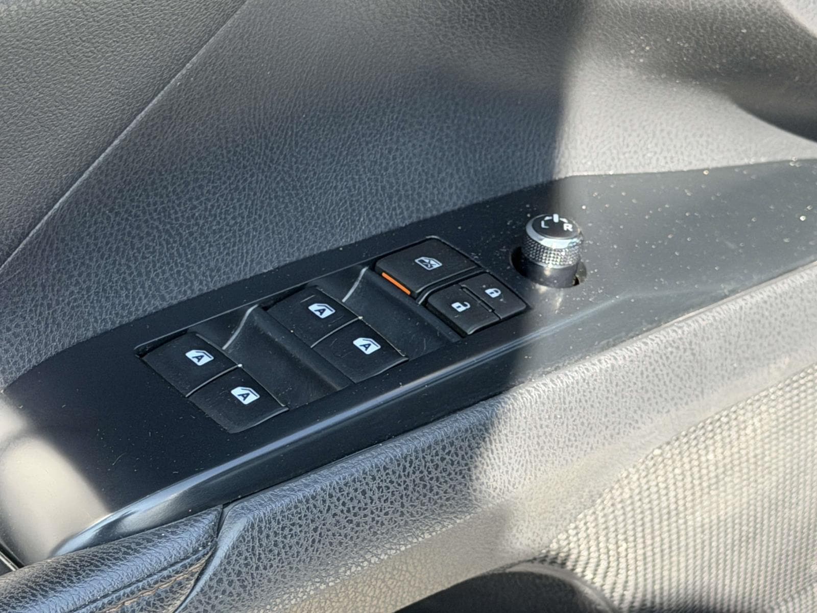 2019 Toyota Camry XLE - Photo 16